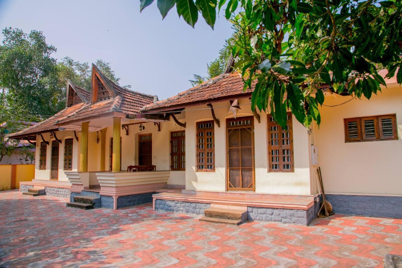 Trium Heritage Villa Chengannur Екстериор снимка