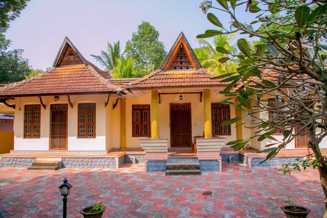 Trium Heritage Villa Chengannur Екстериор снимка